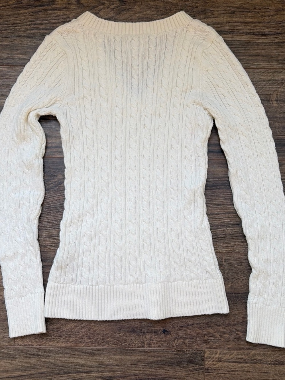 Hollister Off-White Cable-Knit V-Neck Sweater with Embroidered Logo - Picture 2 of 4